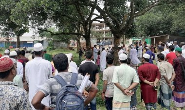 মায়ের দাফনে ছেলের বাধা: এলাকাবাসীও এমন কাণ্ডে লজ্জিত