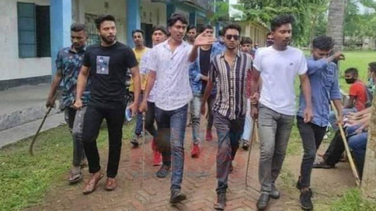 শ্রীপুরে মুক্তিযোদ্ধা রহমত আলী কলেজে অস্ত্রের মহড়া