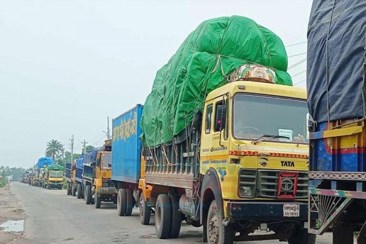 ১৫ দফা দাবিতে সারাদেশে ৩ দিন বন্ধ থাকবে ট্রাক ও কাভার্ডভ্যান চলাচল