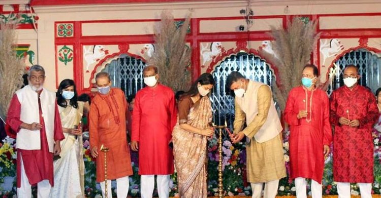 মহালয়ায় ঢাকেশ্বরী মন্দিরে ভারতীয় হাইকমিশনার, জানালেন শুভেচ্ছা