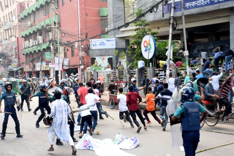 নয়াপল্টনে বিএনপির নেতা–কর্মীদের সঙ্গে পুলিশের সংঘর্ষ