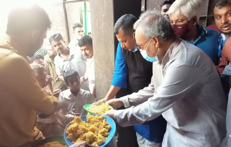 খালেদা জিয়ার সুস্থতা কামনায় দুস্থদের খাবার প্রদান