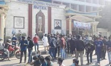 দাবি বিবেচনার আশ্বাসে সড়ক ছাড়লেন বুটেক্স শিক্ষার্থীরা