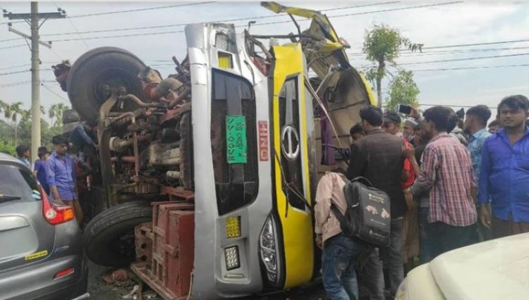  কক্সবাজারে পিকনিক বাসের সঙ্গে ট্রাকের সংঘর্ষ, নিহত ২