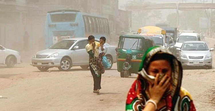 দূষিত বাতাসের শহরের শীর্ষে ঢাকা