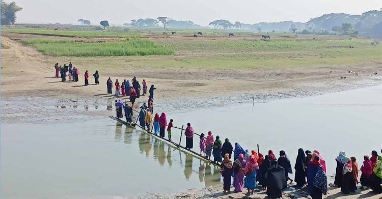 ৫০ বছর ধরে সাঁকো আর খেয়া যাদের ভরসা