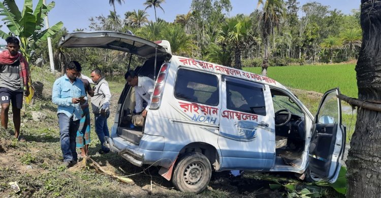 বাগেরহাটে ট্রাকচাপায় প্রাণ গেল ২ জনের, অ্যাম্বুলেন্স খাদে