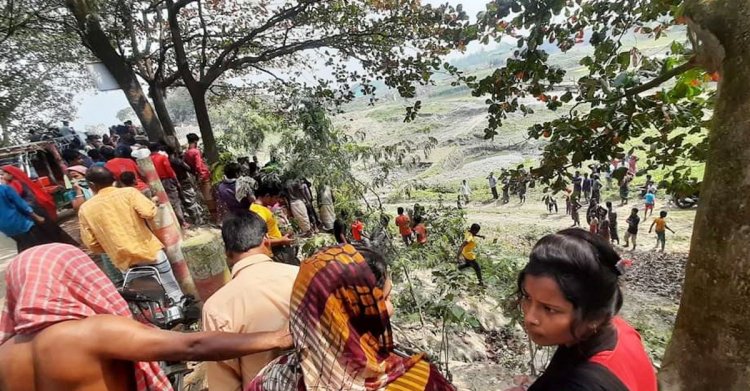 আশুলিয়ায় ঝোপের মধ্যে মিলল নারীর হাত-পা বাঁধা মরদেহ