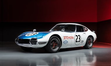 সবচেয়ে ব্যয়বহুল জাপানি গাড়ির খেতাব জিতে নিয়েছেন  টয়োটা