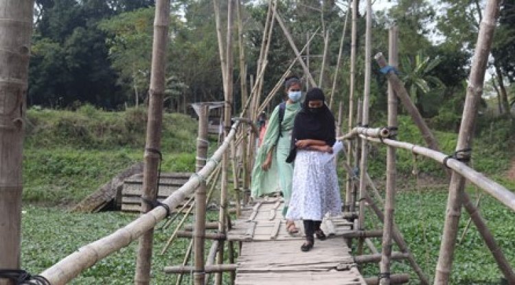 সেতু হয় না, সাঁকোই ভরসা ২০ হাজার মানুষের