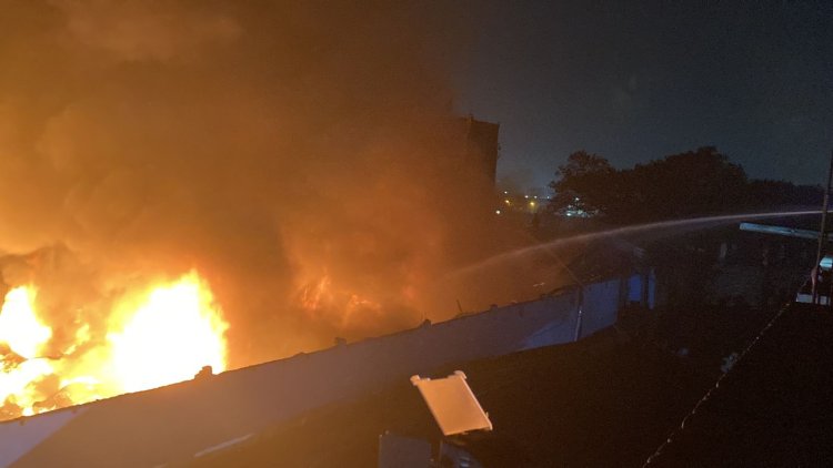 কলকাতায় কারখানায় আগুন, নিয়ন্ত্রণে আসেনি ১৪ ঘণ্টায়ও