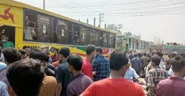 মাসে ‘চাঁদা’ ১২০০, কুমিল্লায় সিএনজিচালকদের সড়ক অবরোধ