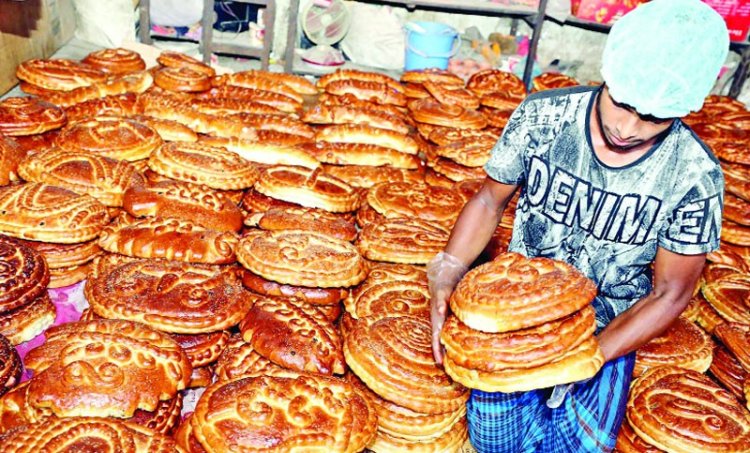 পুরান ঢাকায় রুটির কেজি ৩৫০, হালুয়া ২৫০ টাকা