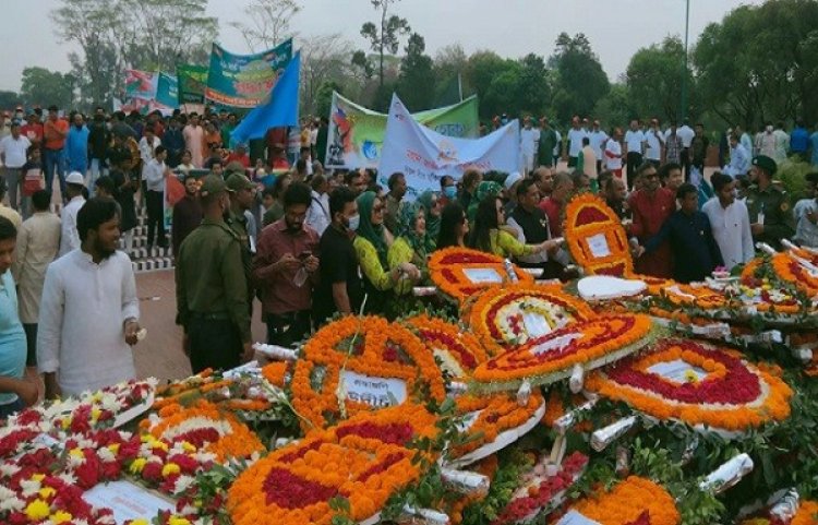 শ্রদ্ধার ফুলে ভরে গেছে স্মৃতিসৌধ