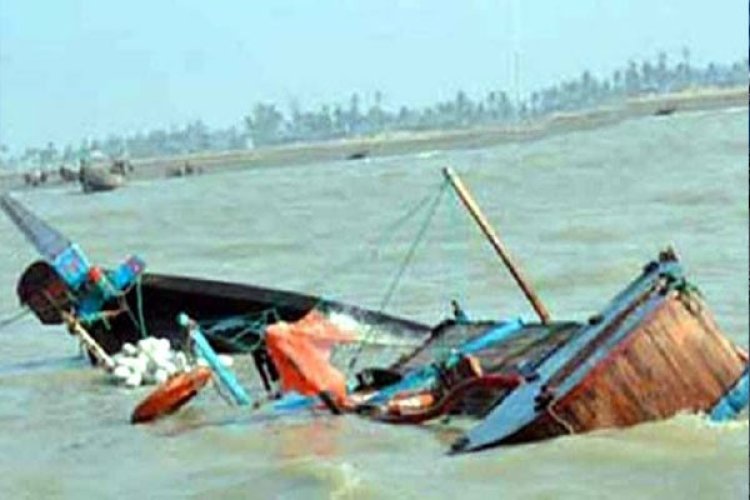 মেহেন্দিগঞ্জে ট্রলার ডুবে মা-মেয়ের মৃত্যু