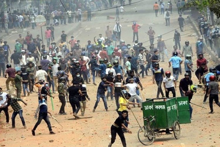 নিউমার্কেটে সংঘর্ষ, হেলমেট পরা ১৭ জন চিহ্নিত