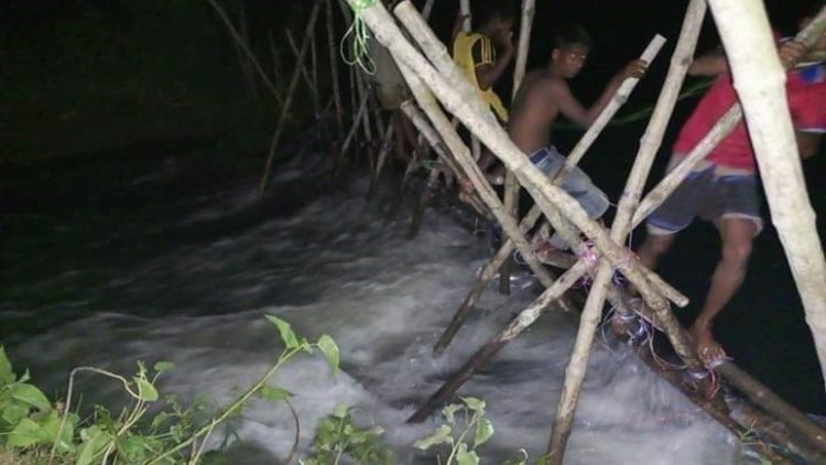 খালিয়াজুরী হাওড়ে ফসলরক্ষা বাঁধ কেটে দিলেন সাবেক চেয়ারম্যান