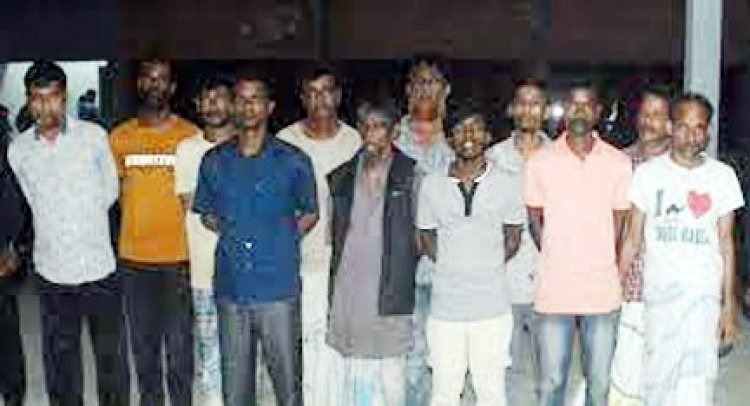 জুয়া খেলার অভিযোগে গ্রেফতার ১২