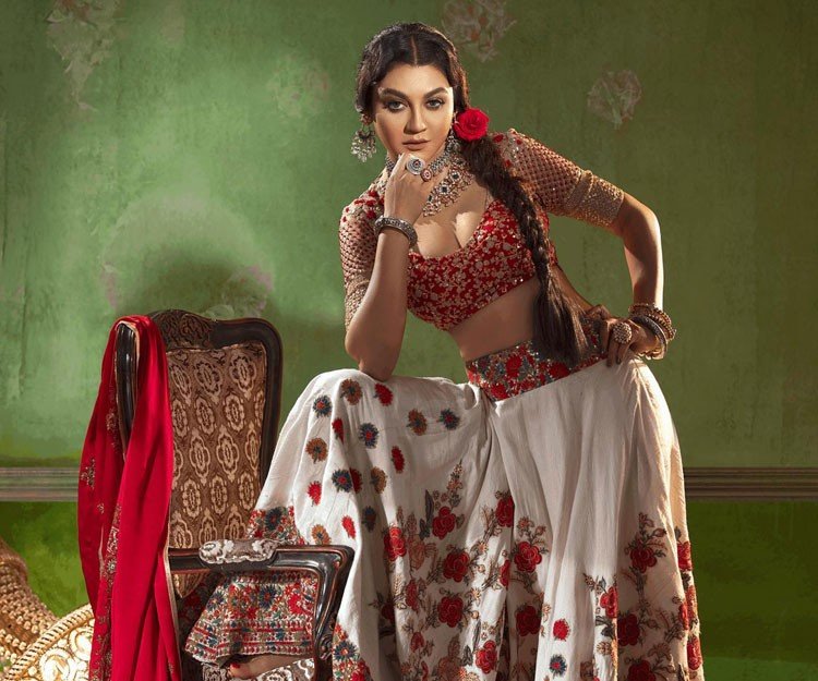 জয়ার আবেদনময়ী ছবিতে মাতোয়ারা ভক্তরা