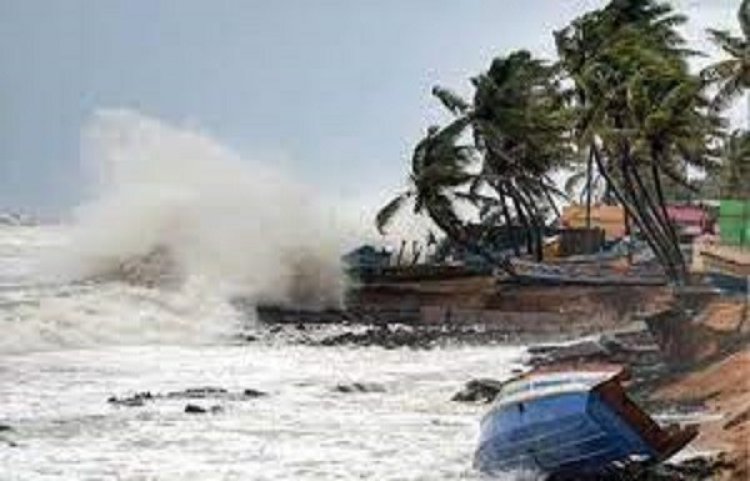 ধেয়ে আসছে আসানি, সর্বোচ্চ সর্তকতা জারি