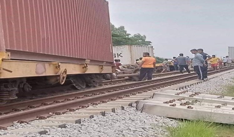 ৮ ঘণ্টা পর ঢাকা-চট্টগ্রাম ট্রেন চলাচল স্বাভাবিক