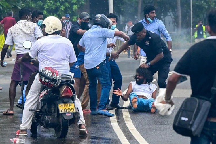 শ্রীলঙ্কায় সংঘর্ষের মধ্যে এমপি নিহত