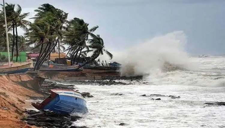  অন্ধ্র প্রদেশে আঘাত হেনেছে ‘অশনি’