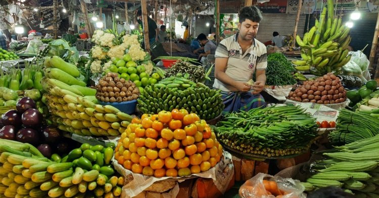 চড়া দামেই বিক্রি হচ্ছে শাকসবজি