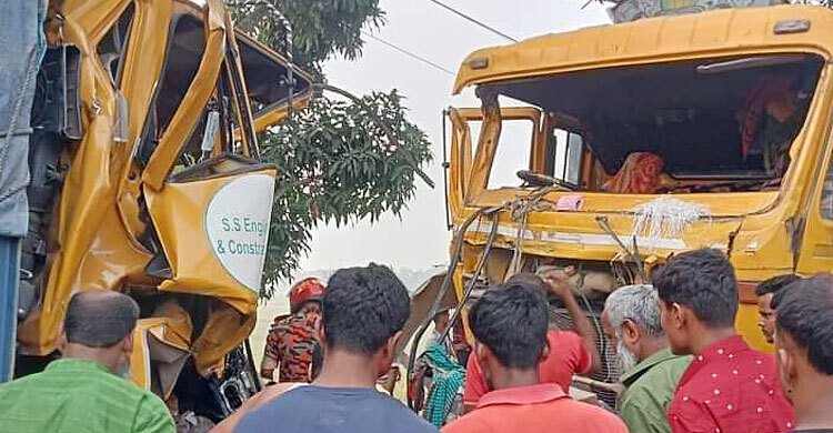 লালমনিরহাটে দাঁড়িয়ে থাকা ট্রাকের ধাক্কায় চালক নিহত