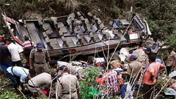 তীর্থযাত্রীদের বহনকারী বাস খাদে, উত্তরাখণ্ডে নিহত ২২