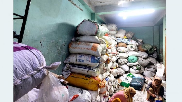 প্রশাসনের সঙ্গে লুকোচুরি খেলছে পুরান ঢাকার রাসায়নিক মজুতদাররা