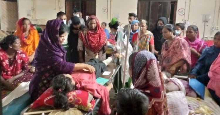 কুষ্টিয়ায় সড়ক দুর্ঘটনায় মায়ের পর চলে গেল মেয়েও