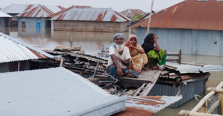 বিশুদ্ধ পানি-খাবার সংকটে কুড়িগ্রামের বানভাসি মানুষ