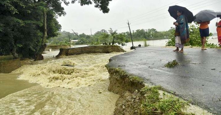  আসামে বন্যায় মৃত্যু বেড়ে ৭১, ক্ষতিগ্রস্ত ৪২ লাখ