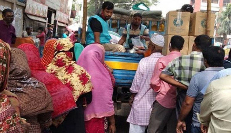 ফ্যামিলি কার্ডে টিসিবির পণ্য: খালি হাতে ফিরছেন অনেকে