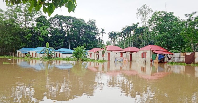 হবিগঞ্জে নতুন নতুন এলাকা প্লাবিত, পানিবন্দি ৫১ ইউনিয়নের মানুষ