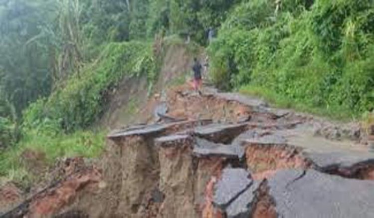  ভূমিধসে গ্যাংটকে দুই শিশুসহ মায়ের মৃত্যু