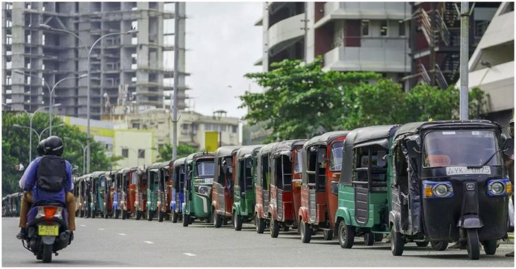  পেট্রল বিক্রিতে নিষেধাজ্ঞা শ্রীলঙ্কার