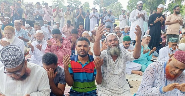 রংপুরে বৃষ্টির জন্য নামাজ আদায়, মোনাজাতে হু হু করে কান্না 