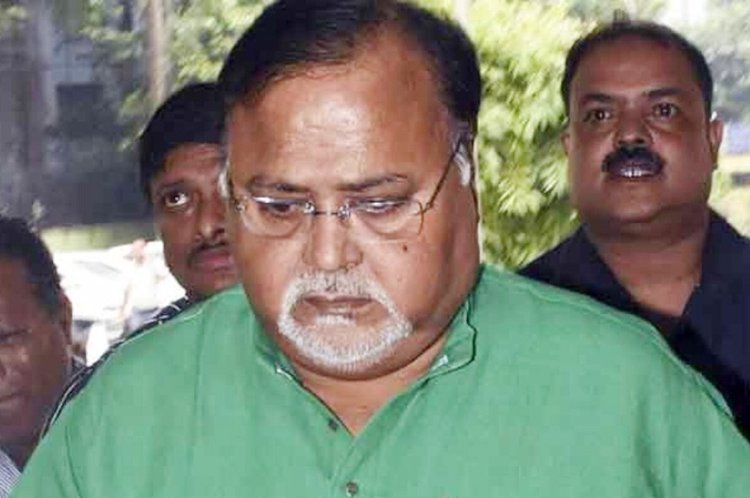 গ্রেপ্তারের ৬ দিন পর মন্ত্রিত্ব থেকে সরিয়ে দিল পার্থকে