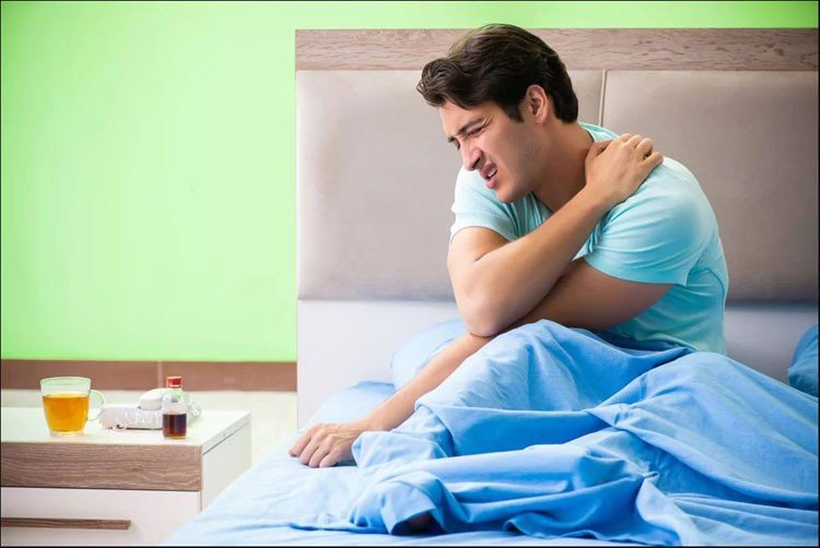 কাঁধে ব্যথা দূর করার ঘরোয়া উপায়
