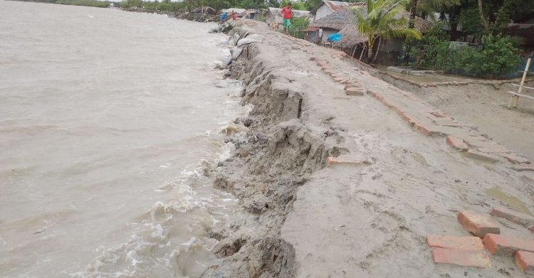 জলোচ্ছ্বাসের আশঙ্কা, সাতক্ষীরা উপকূলে ঝুঁকিতে ৬২ কিমি বেড়িবাঁধ