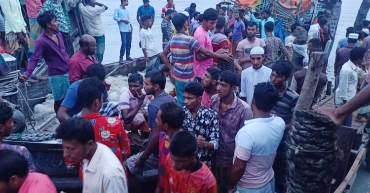 বঙ্গোপসাগরে মাছ ধরার ৫ ট্রলারডুবি, ৩৮ জেলে নিখোঁজ