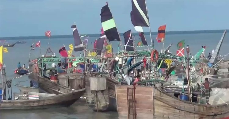 জলদস্যু দেখে মেঘনায় লাফ, জালে জড়িয়ে ২ জেলের মৃত্যু