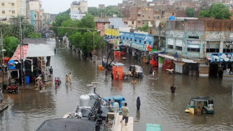 পাকিস্তানে ভয়াবহ বন্যায় ৯৩৭ জনের মৃত্যু, জরুরি অবস্থা জারি