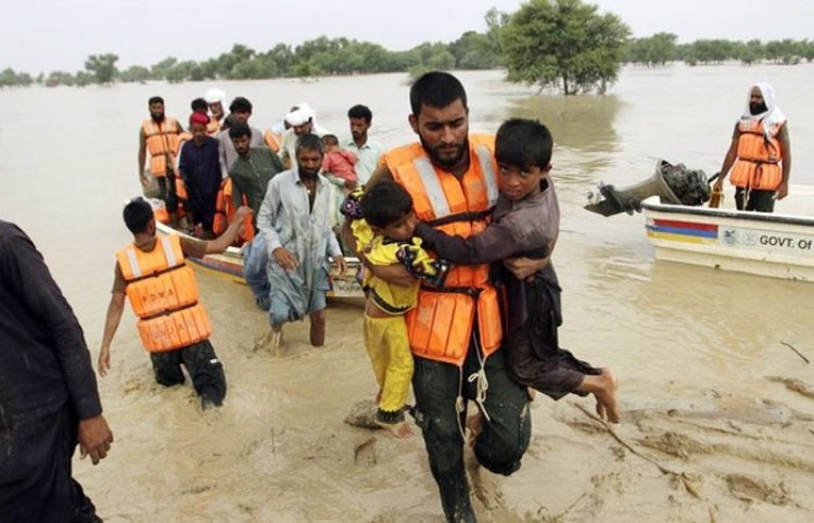  পাকিস্তানে বন্যার্তদের বহনকারী নৌকা ডুবে নিহত ১৩