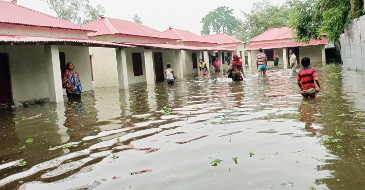 আশ্রয়ণ প্রকল্পের ঘরে পানি, নেই নিষ্কাশন ব্যবস্থা