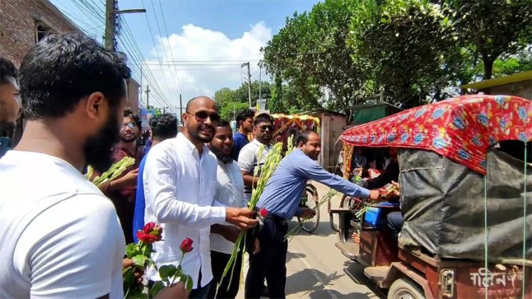 ২০২১-২২ সেশনের কৃষিতে গুচ্ছ ভর্তি পরীক্ষার্থীদের কলম ও ফুল দিয়ে শুভেচ্ছা জানায় বাকৃবি ছাত্রদল