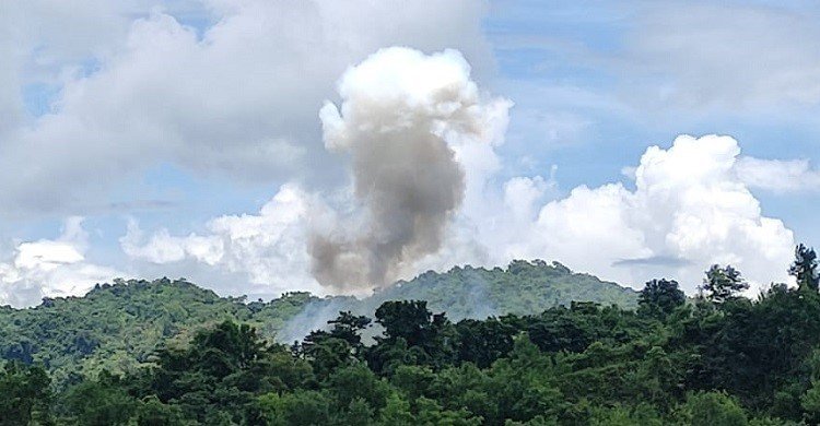 সীমান্তে গোলাগুলি চলছেই, অনুপ্রবেশের অপেক্ষায় রোহিঙ্গারা