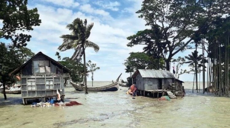 জোয়ারে নিম্নাঞ্চল প্লাবিত, দুর্ভোগ চরমে